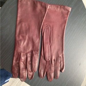 Leather gloves